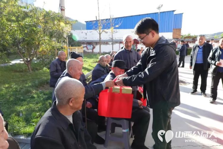 爱满金晖心系桑榆 石楼县青联委员、青年志愿者前往石楼县敬老院开展志愿服务活动 - 第4张