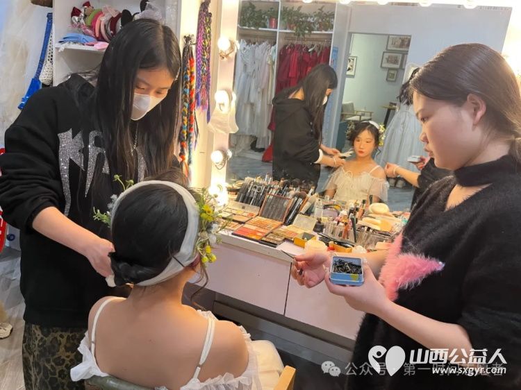 盐湖区第一时间志愿者协会链接了“臻致童颜摄影馆”爱心助力,为困境儿童拍摄生日纪念照 - 第3张 - 山西公益人 盐湖区第一时间志愿者协会链接了“臻致童颜摄影馆”爱心助力,为困境儿童拍摄生日纪念照 - 第3张