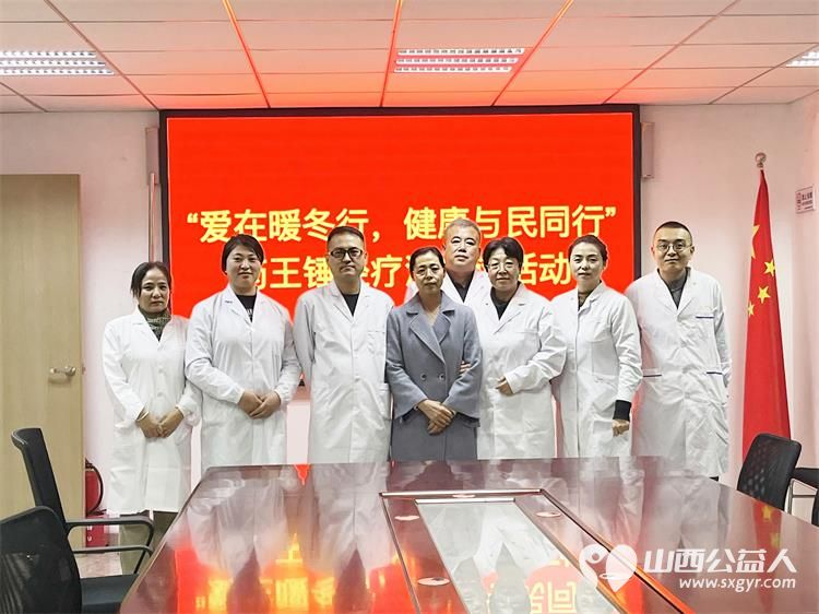 尖草坪区丰颂苑社区欢迎全科医生霍素文及其团队的义诊之旅耐心地为居民们进行问诊、检查、诊断 - 第1张 - 山西公益人 尖草坪区丰颂苑社区欢迎全科医生霍素文及其团队的义诊之旅耐心地为居民们进行问诊、检查、诊断 - 第1张