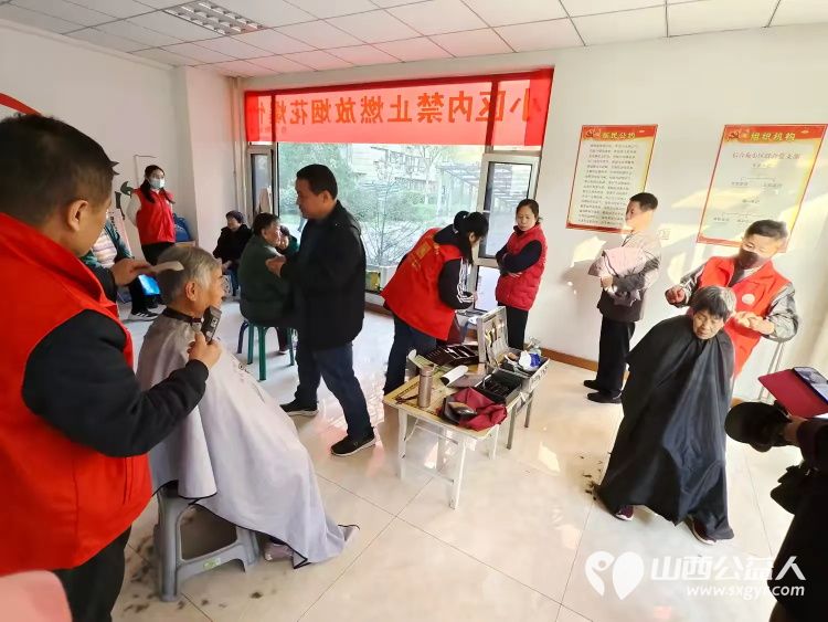 2024年11月20日介休市敬老协会孝善行活动走进北坛街道文苑街社区为社区老人爱心理发健康义诊服务活动 - 第5张 - 山西公益人 2024年11月20日介休市敬老协会孝善行活动走进北坛街道文苑街社区为社区老人爱心理发健康义诊服务活动 - 第5张