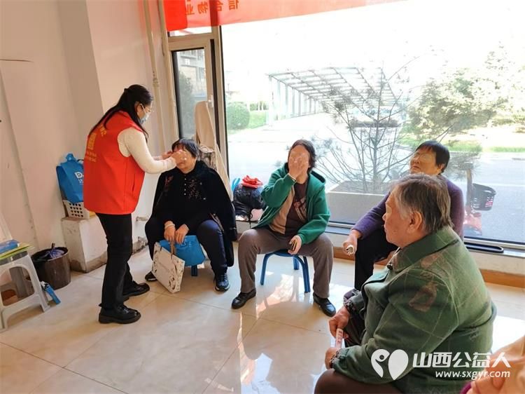 2024年11月20日介休市敬老协会孝善行活动走进北坛街道文苑街社区为社区老人爱心理发健康义诊服务活动 - 第11张 - 山西公益人 2024年11月20日介休市敬老协会孝善行活动走进北坛街道文苑街社区为社区老人爱心理发健康义诊服务活动 - 第11张