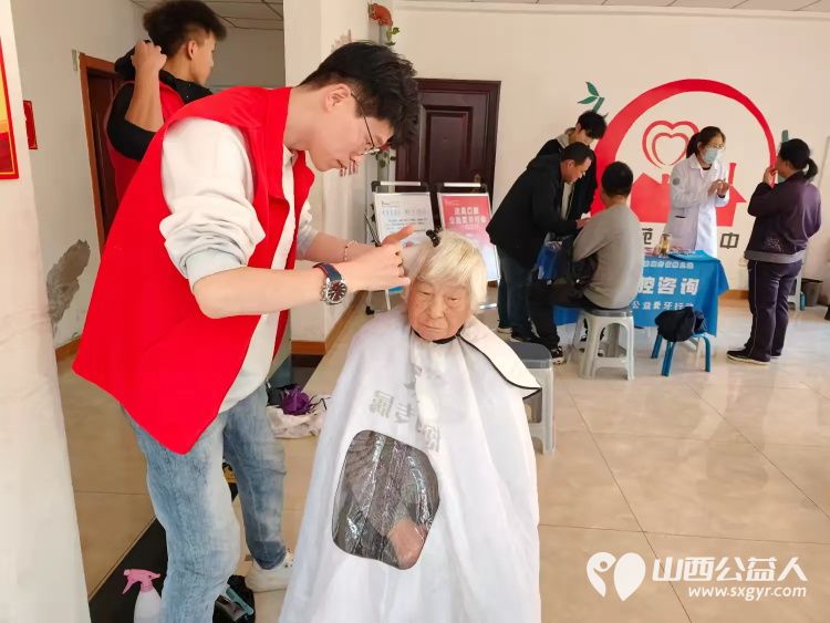 2024年11月20日介休市敬老协会孝善行活动走进北坛街道文苑街社区为社区老人爱心理发健康义诊服务活动 - 第15张 - 山西公益人 2024年11月20日介休市敬老协会孝善行活动走进北坛街道文苑街社区为社区老人爱心理发健康义诊服务活动 - 第15张
