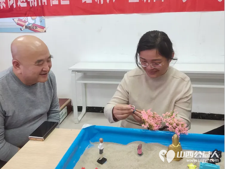 尖草坪区妇联应用沉浸式团体沙盘心理技术为爱心妈妈赋能培训在朝阳社区进行苏延恒老师张建宏老师为爱心妈妈志愿者提供了团体沙盘服务 - 第8张 - 山西公益人 尖草坪区妇联应用沉浸式团体沙盘心理技术为爱心妈妈赋能培训在朝阳社区进行苏延恒老师张建宏老师为爱心妈妈志愿者提供了团体沙盘服务 - 第8张