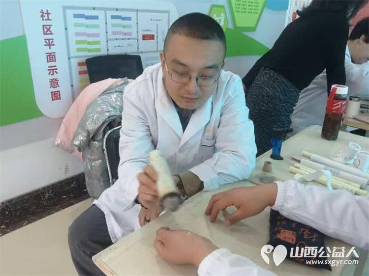 尖草坪区兴华西社区的医疗福音----霍素文医疗团队的诊疗活动以饱满的热情迎接每一位前来就诊的居民 - 第3张 - 山西公益人 尖草坪区兴华西社区的医疗福音----霍素文医疗团队的诊疗活动以饱满的热情迎接每一位前来就诊的居民 - 第3张