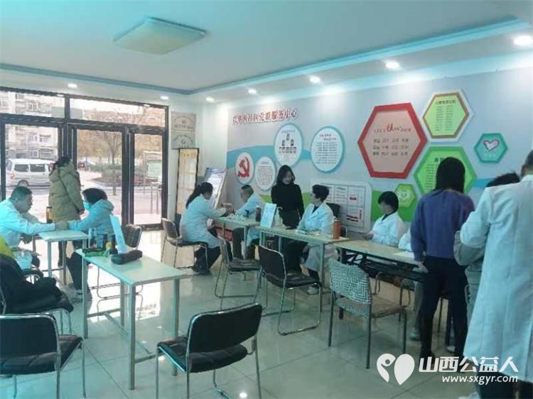 尖草坪区兴华西社区的医疗福音----霍素文医疗团队的诊疗活动以饱满的热情迎接每一位前来就诊的居民 - 第4张