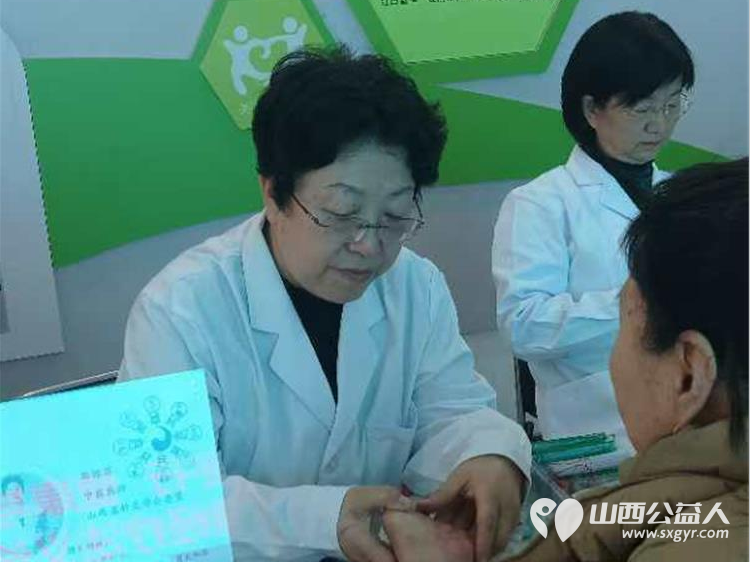 尖草坪区兴华西社区的医疗福音----霍素文医疗团队的诊疗活动以饱满的热情迎接每一位前来就诊的居民 - 第7张