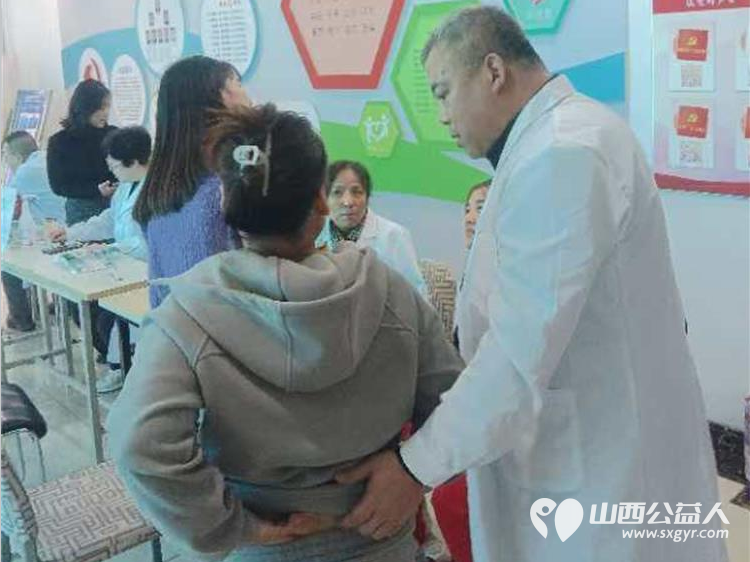 尖草坪区兴华西社区的医疗福音----霍素文医疗团队的诊疗活动以饱满的热情迎接每一位前来就诊的居民 - 第5张