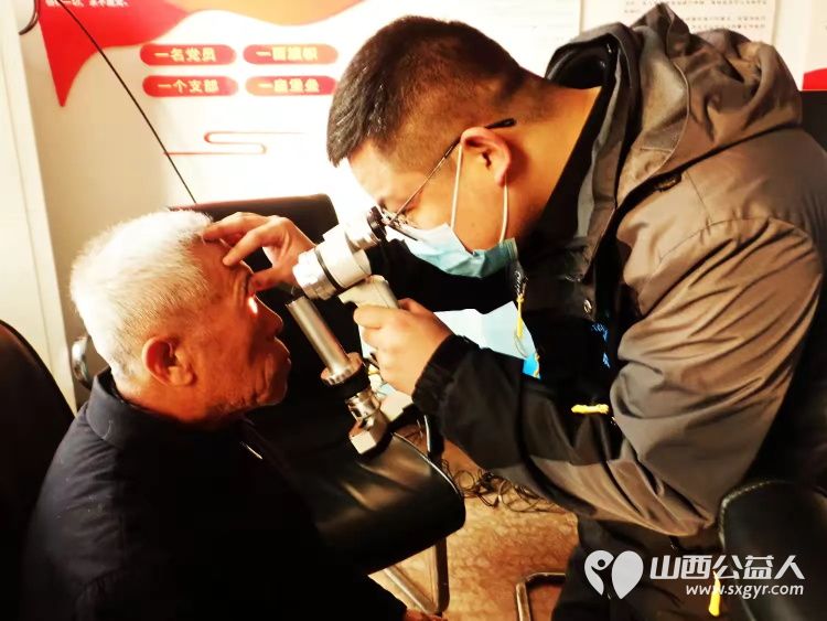 介休市敬老协会敬老爱老助老行动2024年11月23日在连福镇化家窑服务老人们 - 第8张 - 山西公益人 介休市敬老协会敬老爱老助老行动2024年11月23日在连福镇化家窑服务老人们 - 第8张