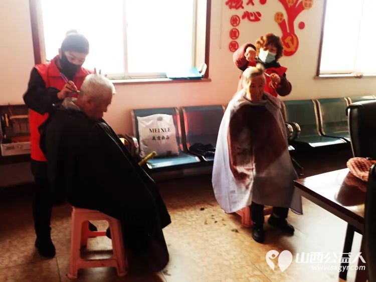 介休市敬老协会敬老爱老助老行动2024年11月23日在连福镇化家窑服务老人们 - 第2张 - 山西公益人 介休市敬老协会敬老爱老助老行动2024年11月23日在连福镇化家窑服务老人们 - 第2张