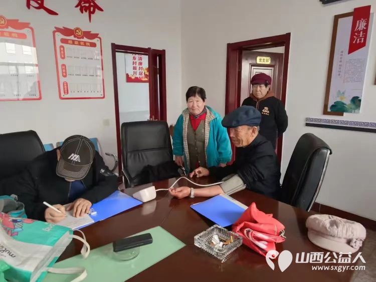 介休市敬老协会敬老爱老助老行动2024年11月23日在连福镇化家窑服务老人们 - 第6张 - 山西公益人 介休市敬老协会敬老爱老助老行动2024年11月23日在连福镇化家窑服务老人们 - 第6张