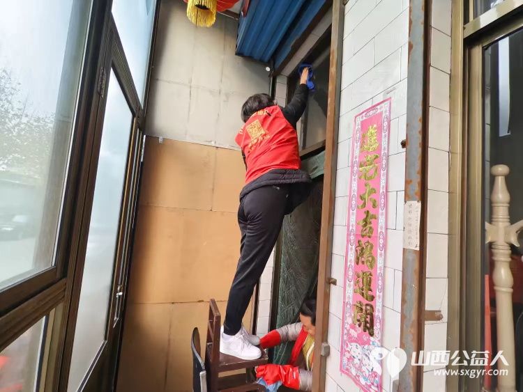 介休市敬老协会敬老爱老助老行动在连福镇义和堡入户特困83岁王士功老人家中 - 第4张 - 山西公益人 介休市敬老协会敬老爱老助老行动在连福镇义和堡入户特困83岁王士功老人家中 - 第4张