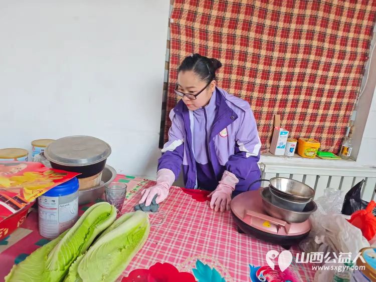 介休市敬老协会敬老爱老助老行动在连福镇义和堡入户特困83岁王士功老人家中 - 第12张 - 山西公益人 介休市敬老协会敬老爱老助老行动在连福镇义和堡入户特困83岁王士功老人家中 - 第12张