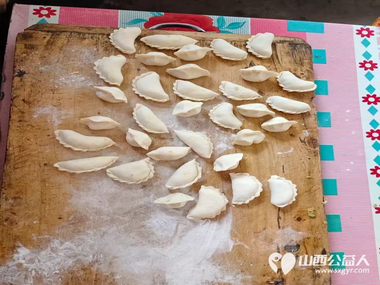 介休市敬老协会敬老爱老助老行动在连福镇义和堡入户特困83岁王士功老人家中 - 第8张 - 山西公益人 介休市敬老协会敬老爱老助老行动在连福镇义和堡入户特困83岁王士功老人家中 - 第8张