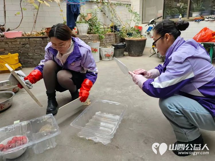 介休市敬老协会敬老爱老助老行动入户连福镇化家窑村特困86岁张天生老人家中 - 第7张 - 山西公益人 介休市敬老协会敬老爱老助老行动入户连福镇化家窑村特困86岁张天生老人家中 - 第7张