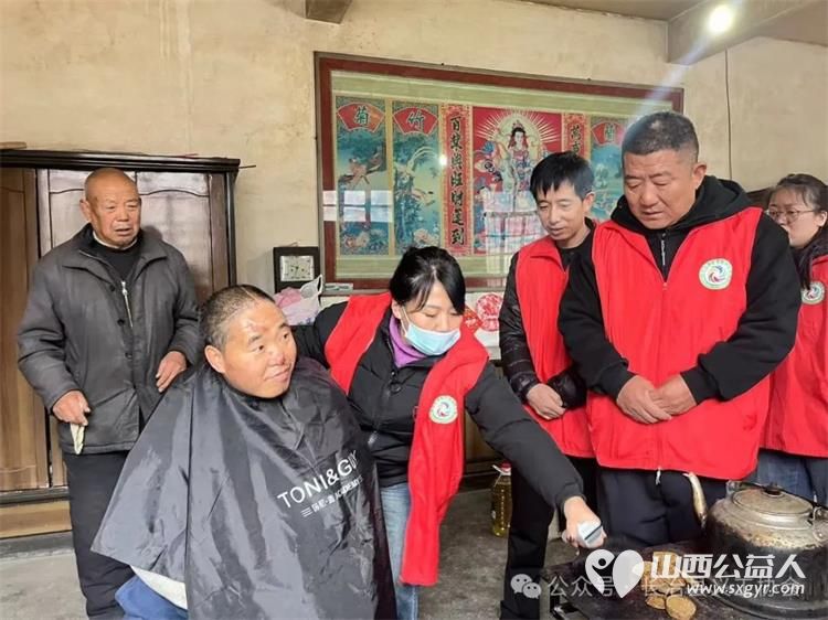 走访慰问贫困户真情帮扶暖人心 长治市上党区义工协会组织开展爱暖人心困难家庭走访南和村慰问活动送去米面油方便面等慰问品 - 第9张