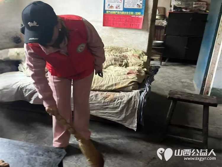 走访慰问贫困户真情帮扶暖人心 长治市上党区义工协会组织开展爱暖人心困难家庭走访南和村慰问活动送去米面油方便面等慰问品 - 第8张