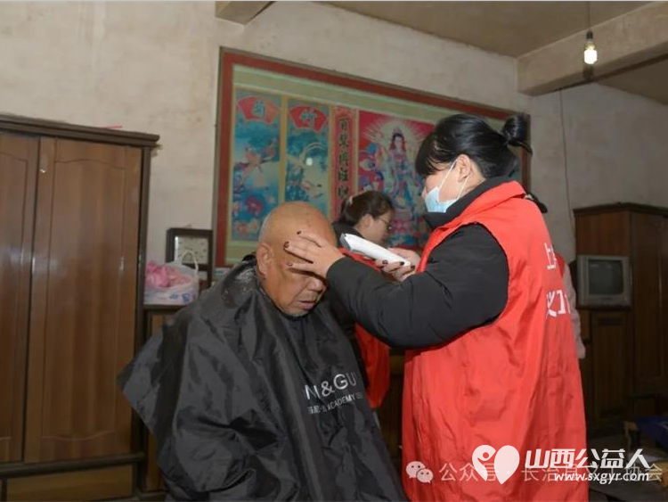 走访慰问贫困户真情帮扶暖人心 长治市上党区义工协会组织开展爱暖人心困难家庭走访南和村慰问活动送去米面油方便面等慰问品 - 第7张