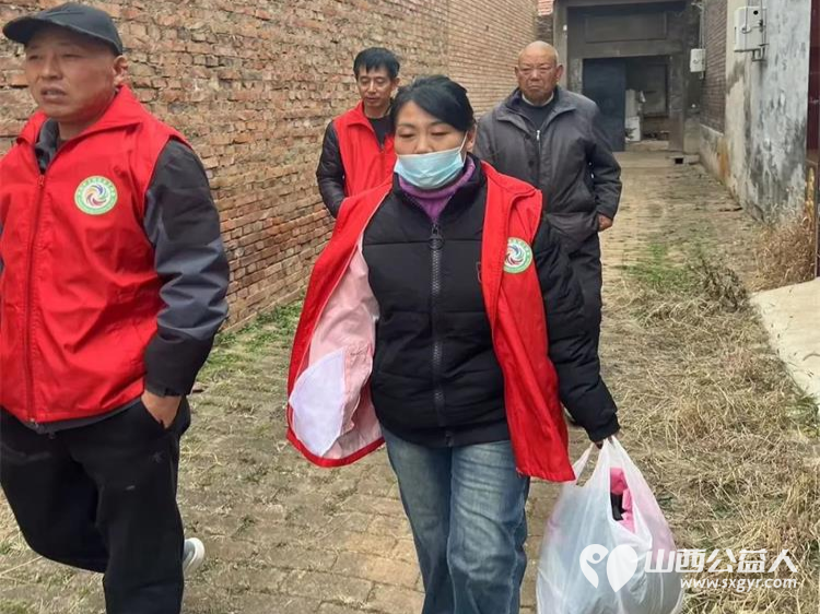 走访慰问贫困户真情帮扶暖人心 长治市上党区义工协会组织开展爱暖人心困难家庭走访南和村慰问活动送去米面油方便面等慰问品 - 第3张 - 山西公益人 走访慰问贫困户真情帮扶暖人心 长治市上党区义工协会组织开展爱暖人心困难家庭走访南和村慰问活动送去米面油方便面等慰问品 - 第3张