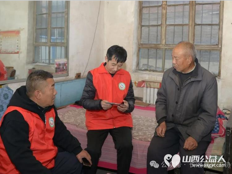 走访慰问贫困户真情帮扶暖人心 长治市上党区义工协会组织开展爱暖人心困难家庭走访南和村慰问活动送去米面油方便面等慰问品 - 第4张 - 山西公益人 走访慰问贫困户真情帮扶暖人心 长治市上党区义工协会组织开展爱暖人心困难家庭走访南和村慰问活动送去米面油方便面等慰问品 - 第4张