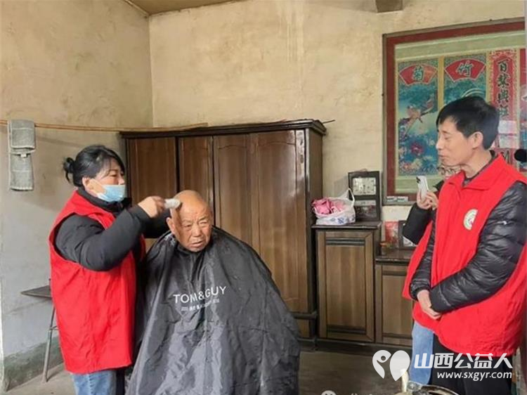 走访慰问贫困户真情帮扶暖人心 长治市上党区义工协会组织开展爱暖人心困难家庭走访南和村慰问活动送去米面油方便面等慰问品 - 第6张