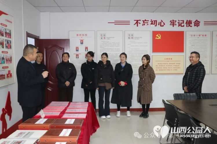 爱心棉被情暖冬日 爱心人士范博红、张弘、刘少华联合山西梁家匠装饰有限公司为盐湖区第一时间志愿者协会捐赠25床暖冬棉被及被套 - 第5张 - 山西公益人 爱心棉被情暖冬日 爱心人士范博红、张弘、刘少华联合山西梁家匠装饰有限公司为盐湖区第一时间志愿者协会捐赠25床暖冬棉被及被套 - 第5张