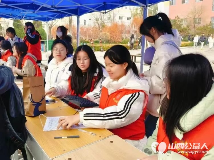 正能量公益主任罗春江莅临山西应用科技学院出席了记忆留痕爱心启航捐赠活动的开幕式 - 第11张 - 山西公益人 正能量公益主任罗春江莅临山西应用科技学院出席了记忆留痕爱心启航捐赠活动的开幕式 - 第11张