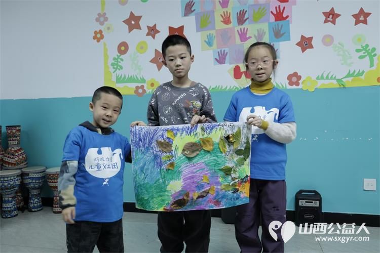 山西林业职业技术学院游然志愿服务队来到灵星康复中心用树叶妆点“星”空陪着灵星中心的孩子们创作树叶贴画 - 第3张 - 山西公益人 山西林业职业技术学院游然志愿服务队来到灵星康复中心用树叶妆点“星”空陪着灵星中心的孩子们创作树叶贴画 - 第3张