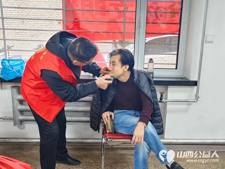 志愿服务进社区健康活动暖人心11月27日介休市敬老协会走进西南街道裕华路社区为老人爱心理发、健康义诊 - 第22张 - 山西公益人 志愿服务进社区健康活动暖人心11月27日介休市敬老协会走进西南街道裕华路社区为老人爱心理发、健康义诊 - 第22张