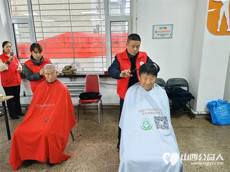 志愿服务进社区健康活动暖人心11月27日介休市敬老协会走进西南街道裕华路社区为老人爱心理发、健康义诊 - 第10张 - 山西公益人 志愿服务进社区健康活动暖人心11月27日介休市敬老协会走进西南街道裕华路社区为老人爱心理发、健康义诊 - 第10张