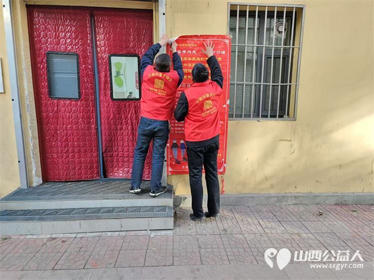 志愿服务进社区健康活动暖人心11月27日介休市敬老协会走进西南街道裕华路社区为老人爱心理发、健康义诊 - 第4张 - 山西公益人 志愿服务进社区健康活动暖人心11月27日介休市敬老协会走进西南街道裕华路社区为老人爱心理发、健康义诊 - 第4张