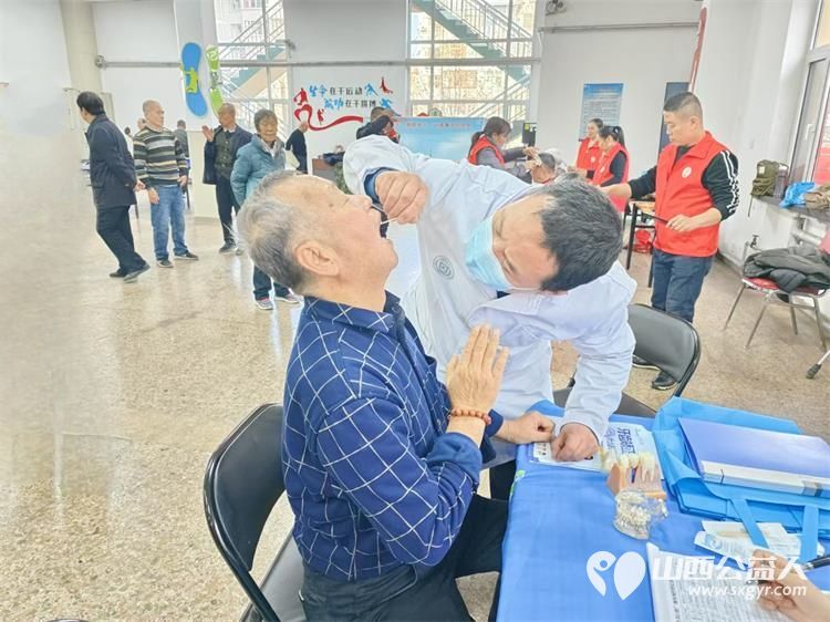 志愿服务进社区健康活动暖人心11月27日介休市敬老协会走进西南街道裕华路社区为老人爱心理发、健康义诊 - 第20张 - 山西公益人 志愿服务进社区健康活动暖人心11月27日介休市敬老协会走进西南街道裕华路社区为老人爱心理发、健康义诊 - 第20张