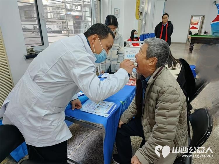 志愿服务进社区健康活动暖人心11月27日介休市敬老协会走进西南街道裕华路社区为老人爱心理发、健康义诊 - 第16张 - 山西公益人 志愿服务进社区健康活动暖人心11月27日介休市敬老协会走进西南街道裕华路社区为老人爱心理发、健康义诊 - 第16张