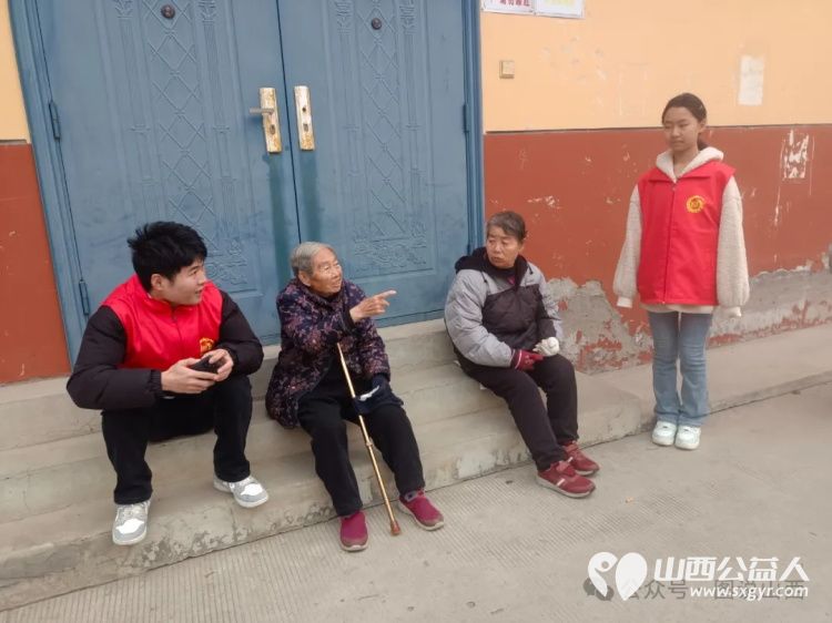 临汾市文明交通志愿者协会志愿者在尧都区漪汾花园社区开展人人学助老悠悠寸草心志愿服务活动 - 第7张