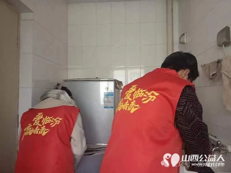 临汾市文明交通志愿者协会志愿者在尧都区漪汾花园社区开展人人学助老悠悠寸草心志愿服务活动 - 第10张