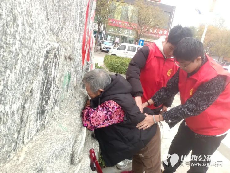 临汾市文明交通志愿者协会志愿者在尧都区漪汾花园社区开展人人学助老悠悠寸草心志愿服务活动 - 第11张