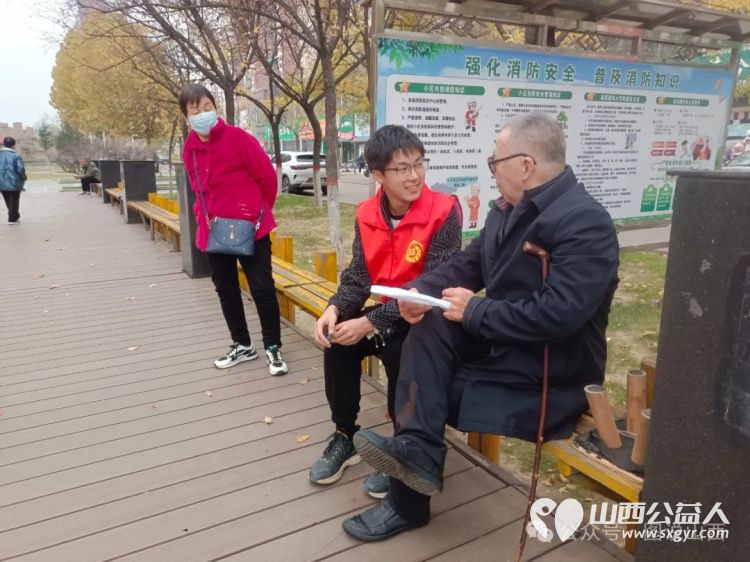 临汾市文明交通志愿者协会志愿者在尧都区漪汾花园社区开展人人学助老悠悠寸草心志愿服务活动 - 第5张