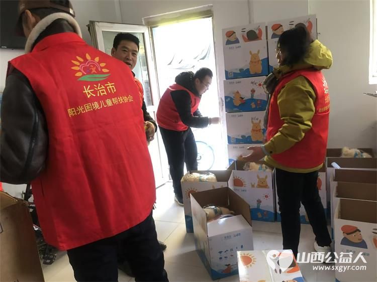 寒冬将临爱暖童心在路上 长治市阳光困境儿童帮扶协会联合壹基金温暖包活动筹集到五十个壹基金温暖包----2024壹基金温暖包分装活动 - 第15张