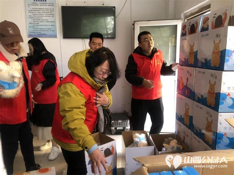 寒冬将临爱暖童心在路上 长治市阳光困境儿童帮扶协会联合壹基金温暖包活动筹集到五十个壹基金温暖包----2024壹基金温暖包分装活动 - 第9张