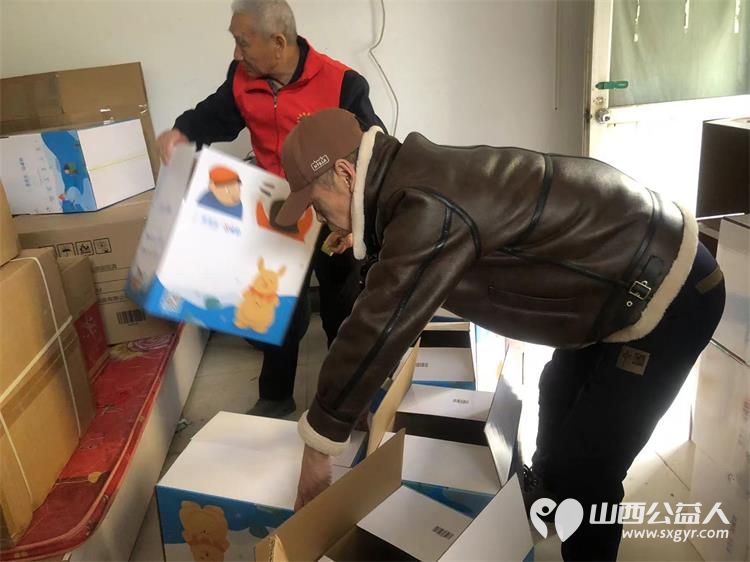 寒冬将临爱暖童心在路上 长治市阳光困境儿童帮扶协会联合壹基金温暖包活动筹集到五十个壹基金温暖包----2024壹基金温暖包分装活动 - 第4张