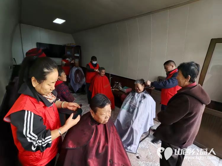 介休市敬老协会2024年11月30日敬老爱老助老行动在义安镇沙堡村举行为老人爱心理发义诊 - 第3张 - 山西公益人 介休市敬老协会2024年11月30日敬老爱老助老行动在义安镇沙堡村举行为老人爱心理发义诊 - 第3张