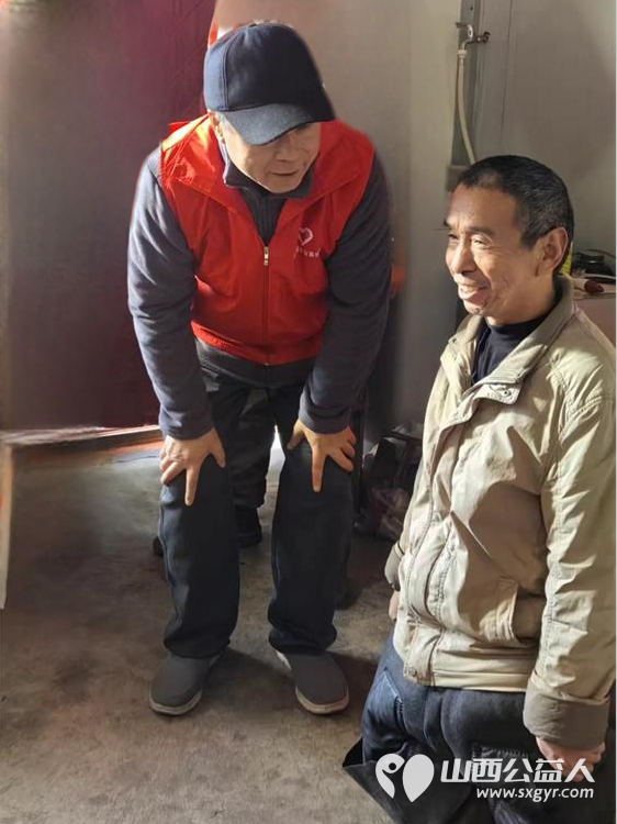 传递人间温暖关爱山村老人长治圆梦公益爱暖困难家庭走访慰问活动送去米面油方便面等慰问品 - 第35张