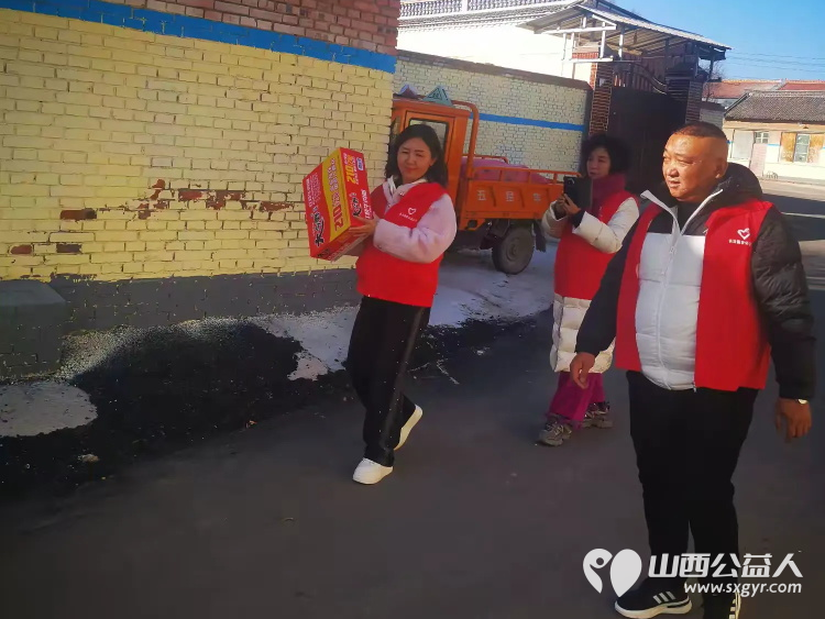 传递人间温暖关爱山村老人长治圆梦公益爱暖困难家庭走访慰问活动送去米面油方便面等慰问品 - 第12张