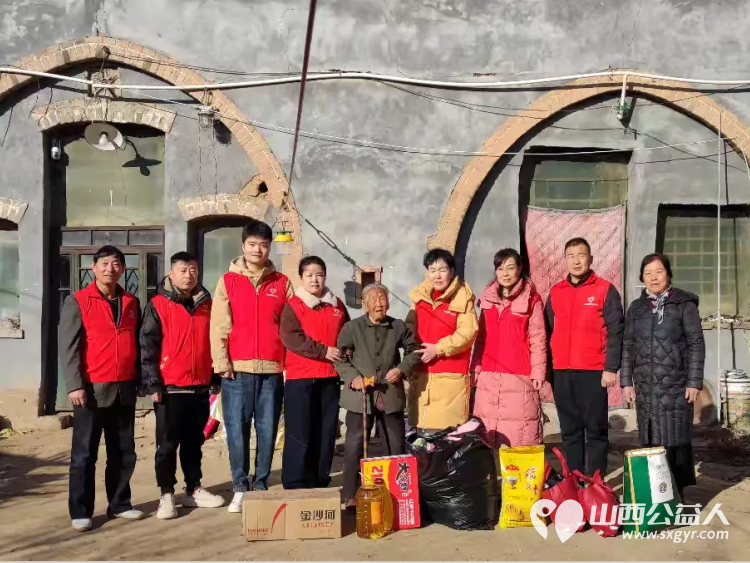 传递人间温暖关爱山村老人长治圆梦公益爱暖困难家庭走访慰问活动送去米面油方便面等慰问品 - 第2张