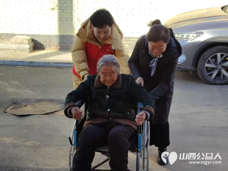 传递人间温暖关爱山村老人长治圆梦公益爱暖困难家庭走访慰问活动送去米面油方便面等慰问品 - 第18张