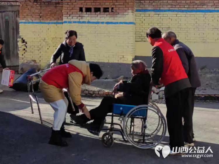 传递人间温暖关爱山村老人长治圆梦公益爱暖困难家庭走访慰问活动送去米面油方便面等慰问品 - 第19张