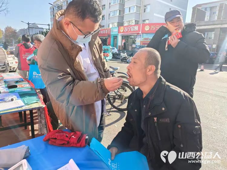 介休市敬老协会2024年12月4日“邻里一家亲”理发义诊志愿服务活动在西关街道馨园路社区举办 - 第21张 - 山西公益人 介休市敬老协会2024年12月4日“邻里一家亲”理发义诊志愿服务活动在西关街道馨园路社区举办 - 第21张