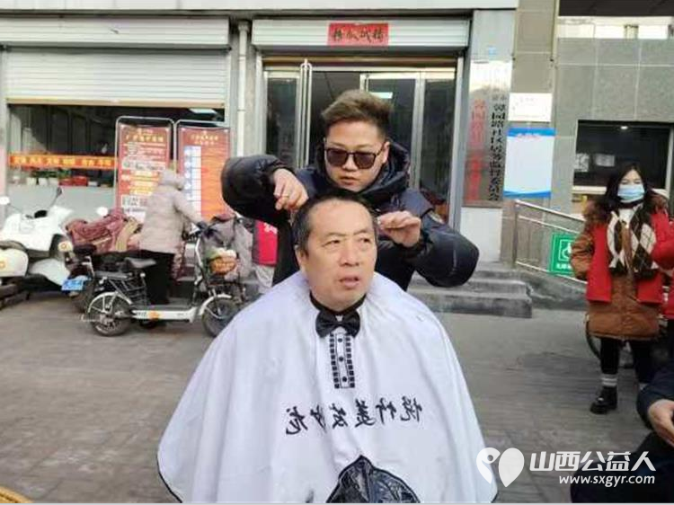 介休市敬老协会2024年12月4日“邻里一家亲”理发义诊志愿服务活动在西关街道馨园路社区举办 - 第12张 - 山西公益人 介休市敬老协会2024年12月4日“邻里一家亲”理发义诊志愿服务活动在西关街道馨园路社区举办 - 第12张