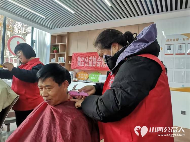 长子县微尘公益协会在第39个志愿者节为群众办实事理发理疗发放宗教艾滋病移风易俗等宣传单 - 第5张 - 山西公益人 长子县微尘公益协会在第39个志愿者节为群众办实事理发理疗发放宗教艾滋病移风易俗等宣传单 - 第5张