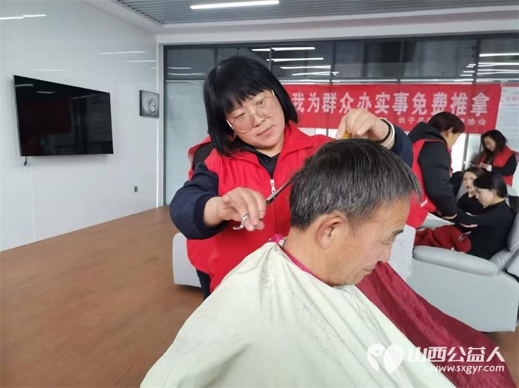 长子县微尘公益协会在第39个志愿者节为群众办实事理发理疗发放宗教艾滋病移风易俗等宣传单 - 第4张 - 山西公益人 长子县微尘公益协会在第39个志愿者节为群众办实事理发理疗发放宗教艾滋病移风易俗等宣传单 - 第4张