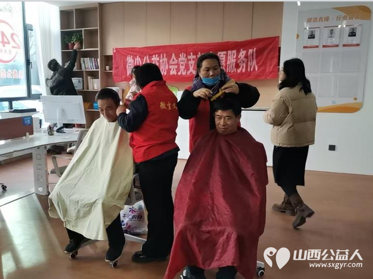 长子县微尘公益协会在第39个志愿者节为群众办实事理发理疗发放宗教艾滋病移风易俗等宣传单 - 第2张 - 山西公益人 长子县微尘公益协会在第39个志愿者节为群众办实事理发理疗发放宗教艾滋病移风易俗等宣传单 - 第2张